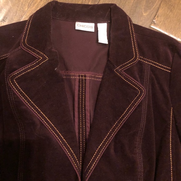 Chico’s burgundy velvet jacket. Size 1 (8-10 equivalent) - Picture 2 of 3
